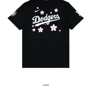 Nike Black and Pink Short Sleeve Tees